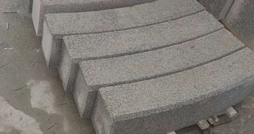 玉林芝麻白弧形路牙石