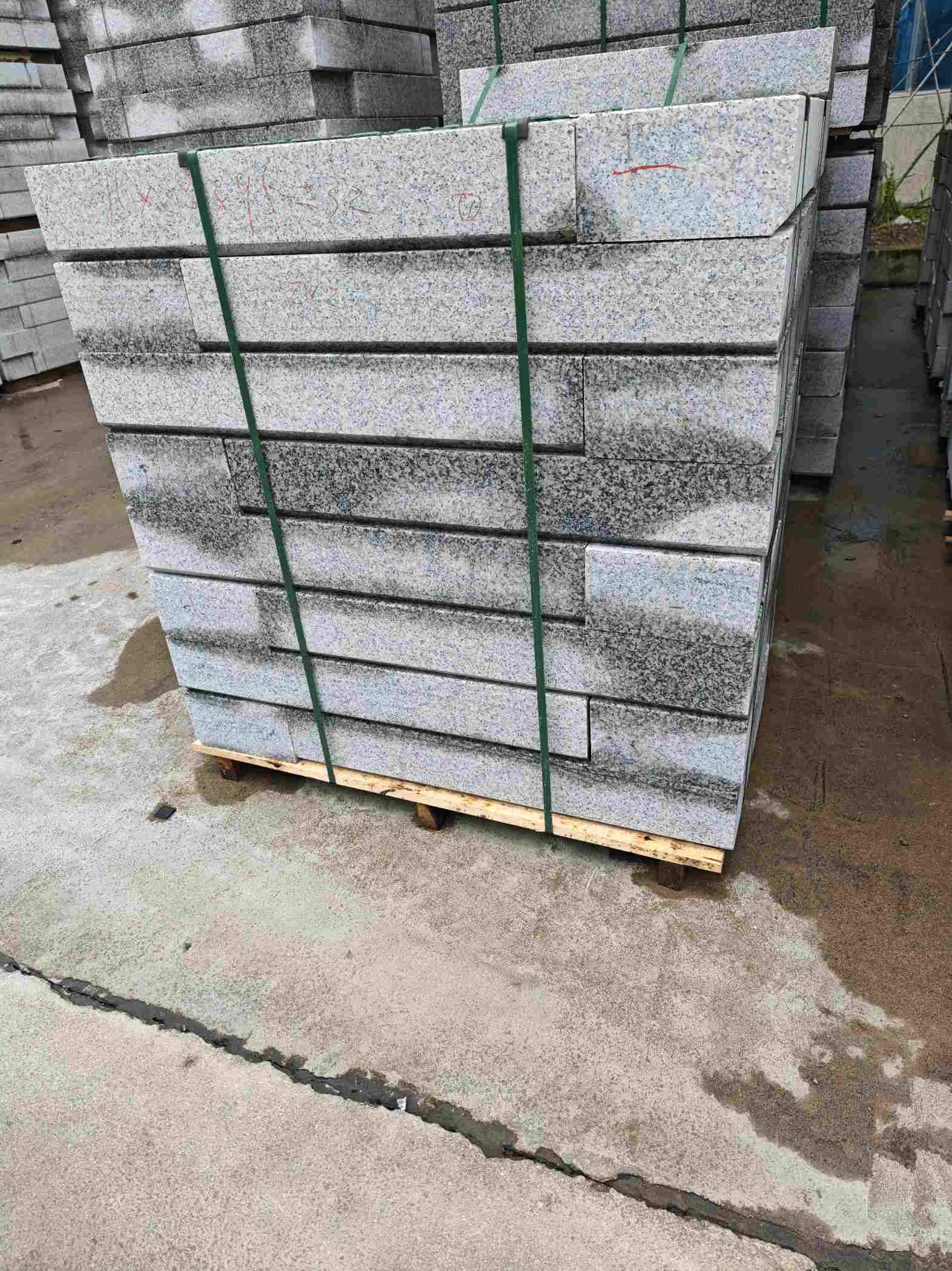 玉林芙蓉白路牙石，马路牙子