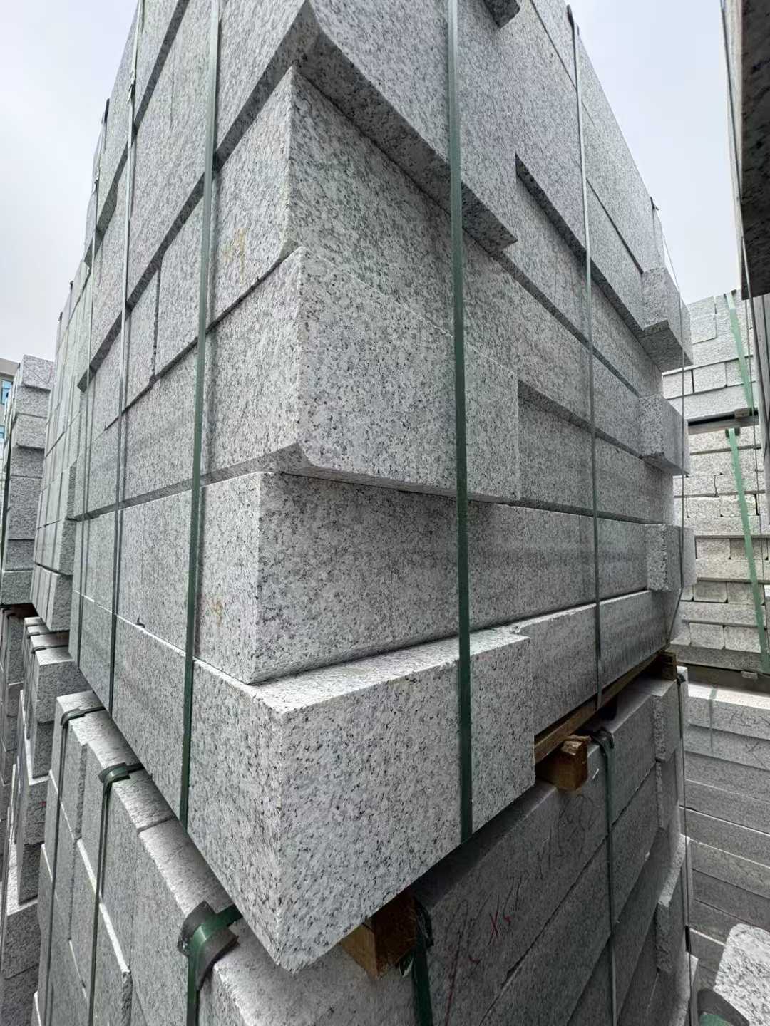 玉林芝麻白路牙石 马路牙子